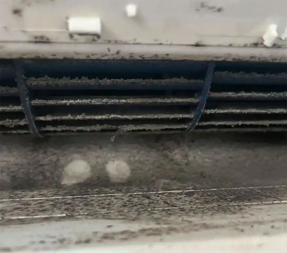 贡井空调吹的风有股烧焦味是怎么回事